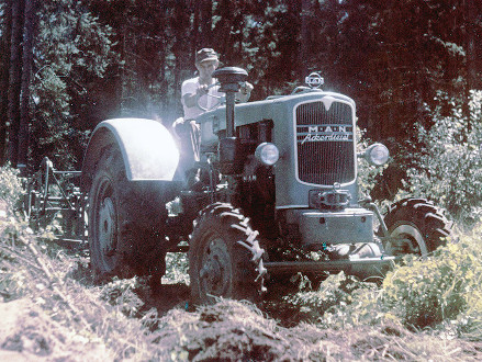 一輛正在作業(yè)的曼恩拖拉機